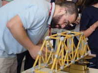 Estudantes do 7º ano do Ensino Fundamental do Colégio Americano realizam o projeto Pontes de Espaguete