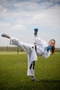 Karateca Natália Brozulatto disputa competição na França 