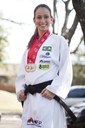 Karateca Natália Brozulatto participa de competições 
