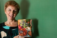 Professora lança obra sobre educação nutricional e diabetes